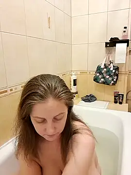 Sakura Green online show from 12.17.24