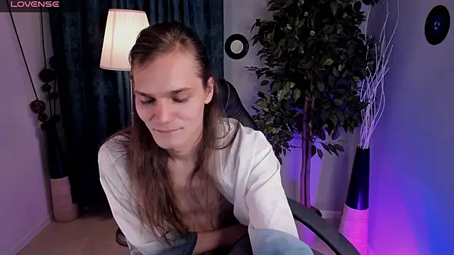 Snapshot of Will_Will_ chatting on 02.17.26 Will Will online show from 02.17.26