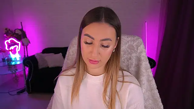 Snapshot of LiaBrazzerr chatting on 12.22.24 LiaBrazzerr online show from 12.22.24