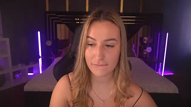 Snapshot of LiaBrazzerr chatting on 02.27.25 LiaBrazzerr online show from 02.27.25