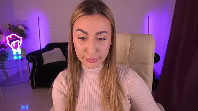 Snapshot of LiaBrazzerr chatting on 03.15.25 LiaBrazzerr online show from 03.15.25