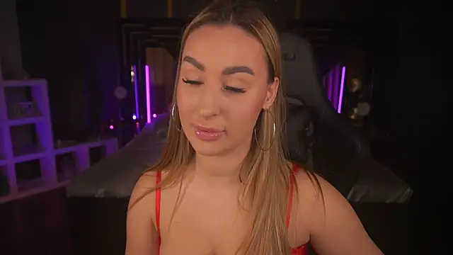 Snapshot of LiaBrazzerr chatting on 03.22.25 LiaBrazzerr online show from 03.22.25