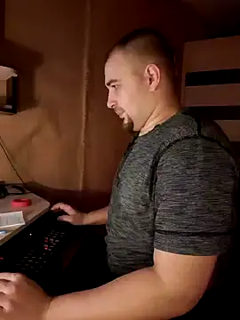 Snapshot of Foxyshaved chatting on 02.11.25 Foxyshaved online show from 02.11.25