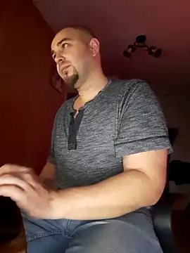 Snapshot of Foxyshaved chatting on 02.12.25 Foxyshaved online show from 02.12.25