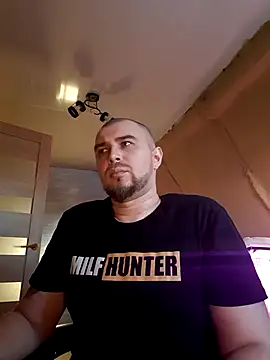 Snapshot of Foxyshaved chatting on 02.20.25 Foxyshaved online show from 02.20.25