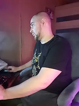 Snapshot of Foxyshaved chatting on 03.04.25 Foxyshaved online show from 03.04.25