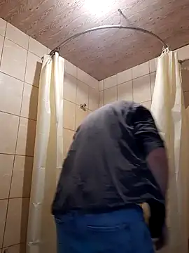 Snapshot of Foxyshaved chatting on 03.08.25 Foxyshaved online show from 03.08.25