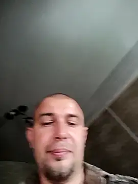 Snapshot of Foxyshaved chatting on 09.10.25 Foxyshaved online show from 09.10.25