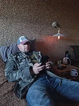 Snapshot of Foxyshaved chatting on 09.25.25 Foxyshaved online show from 09.25.25