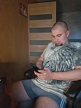 Snapshot of Foxyshaved chatting on 10.03.25 Foxyshaved online show from 10.03.25