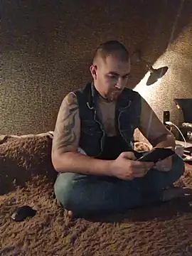 Snapshot of Foxyshaved chatting on 10.21.25 Foxyshaved online show from 10.21.25