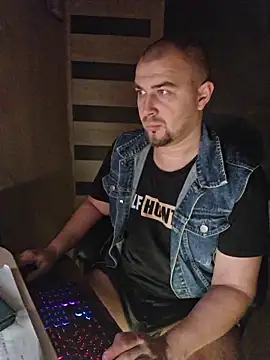 Snapshot of Foxyshaved chatting on 10.30.25 Foxyshaved online show from 10.30.25