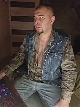 Snapshot of Foxyshaved chatting on 11.08.25 Foxyshaved online show from 11.08.25