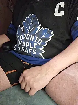 Snapshot of Foxyshaved chatting on 11.11.25 Foxyshaved online show from 11.11.25