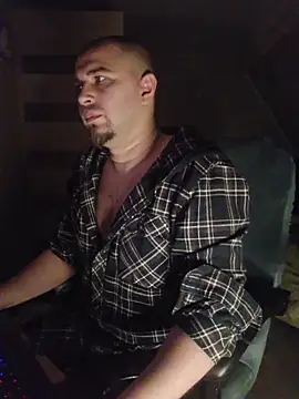 Snapshot of Foxyshaved chatting on 11.17.25 Foxyshaved online show from 11.17.25