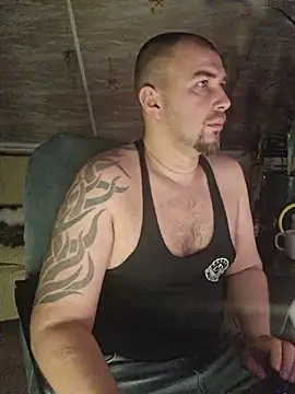 Snapshot of Foxyshaved chatting on 11.20.25 Foxyshaved online show from 11.20.25