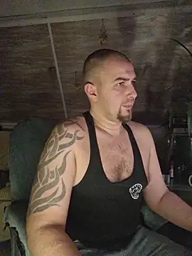 Snapshot of Foxyshaved chatting on 11.22.25 Foxyshaved online show from 11.22.25