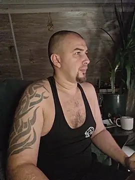 Snapshot of Foxyshaved chatting on 11.23.25 Foxyshaved online show from 11.23.25