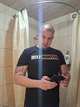 Snapshot of Foxyshaved chatting on 11.29.25 Foxyshaved online show from 11.29.25