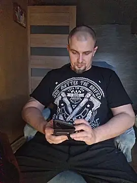 Snapshot of Foxyshaved chatting on 12.01.25 Foxyshaved online show from 12.01.25