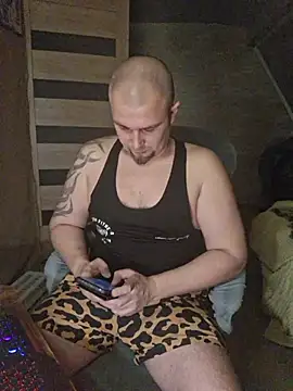 Snapshot of Foxyshaved chatting on 12.05.25 Foxyshaved online show from 12.05.25