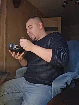 Snapshot of Foxyshaved chatting on 12.16.25 Foxyshaved online show from 12.16.25