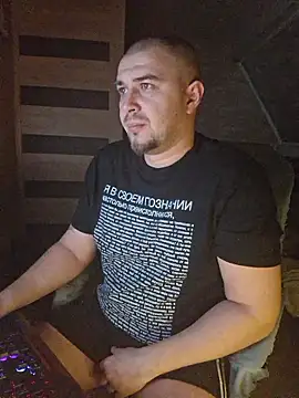 Snapshot of Foxyshaved chatting on 01.13.26 Foxyshaved online show from 01.13.26