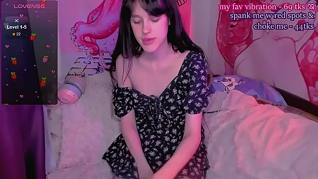 Snapshot of Sofagreen_ chatting on 12.04.24 Sofagreen online show from 12.04.24