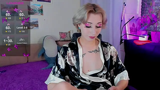 Snapshot of MistressStress chatting on 02.22.25 MistressStress online show from 02.22.25