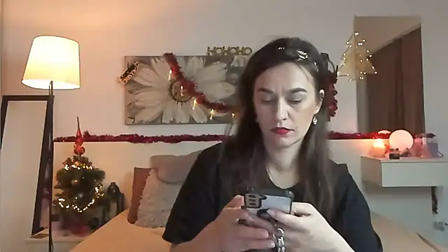 Snapshot of JoyCasidy chatting on 12.22.24 JoyCasidy online show from 12.22.24