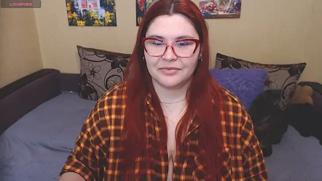 Snapshot of JuliaKeln chatting on 04.22.26 JuliaKeln online show from 04.22.26