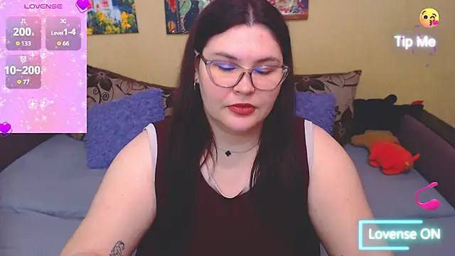 Snapshot of JuliaKeln chatting on 05.18.26 JuliaKeln online show from 05.18.26