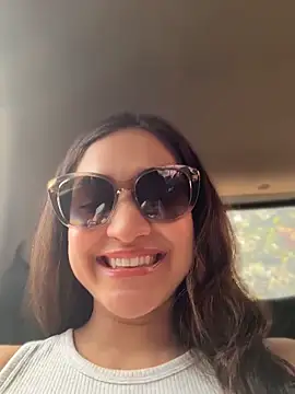 Snapshot of CuteeRose chatting on 05.19.26 CuteeRose online show from 05.19.26