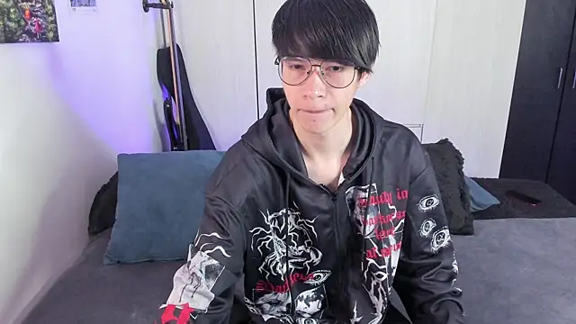 Snapshot of Aventure_Twinks chatting on 12.24.24 Aventure Twinks online show from 12.24.24