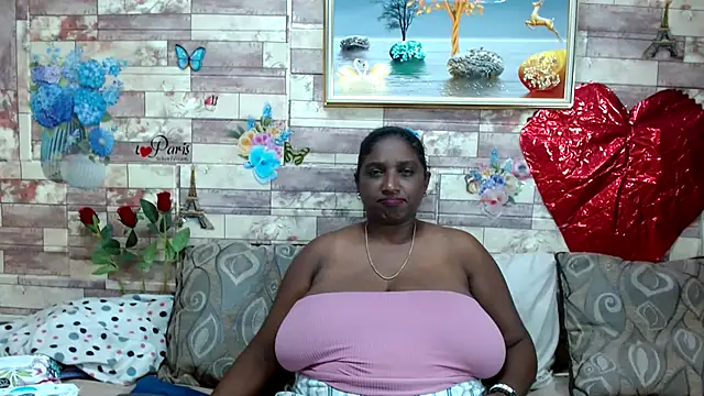 Snapshot of Indian_tracy chatting on 02.11.25 Indian tracy online show from 02.11.25