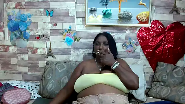 Snapshot of Indian_tracy chatting on 03.22.25 Indian tracy online show from 03.22.25