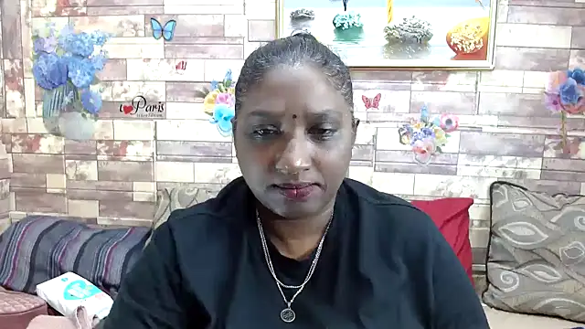 Snapshot of Indian_tracy chatting on 10.11.25 Indian tracy online show from 10.11.25