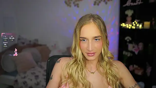 Nicolette  Shea  online show from 01.27.25