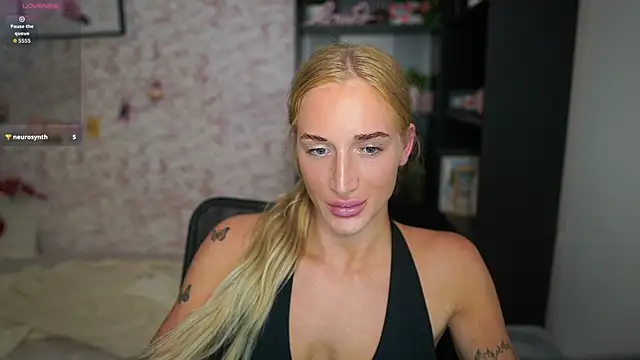 Snapshot of Nicolette__Shea_ chatting on 02.04.26 Nicolette Shea online show from 02.04.26
