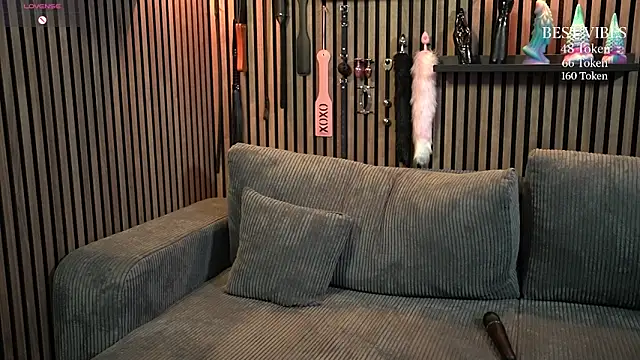 Snapshot of ClaraStylezZ chatting on 10.18.25 ClaraStylezZ online show from 10.18.25