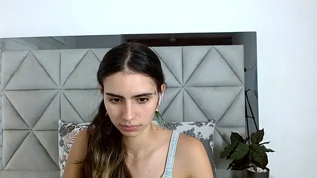 Snapshot of nina_pons chatting on 12.19.24 nina pons online show from 12.19.24