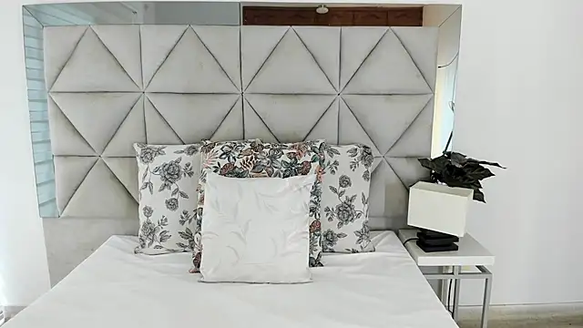 Snapshot of nina_pons chatting on 09.19.25 nina pons online show from 09.19.25