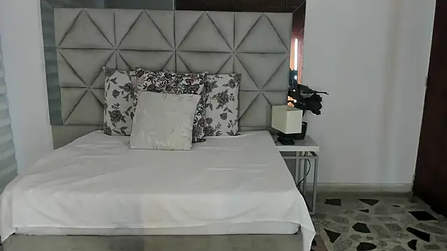 Snapshot of nina_pons chatting on 10.22.25 nina pons online show from 10.22.25