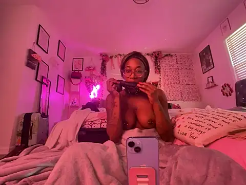 VixenCapri online show from 01.05.26