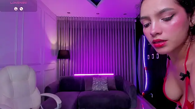 Snapshot of anahi_curlie1 chatting on 01.24.25 anahi curlie1 online show from 01.24.25