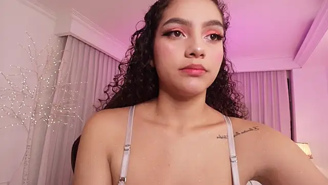 Snapshot of anahi_curlie1 chatting on 02.02.25 anahi curlie1 online show from 02.02.25