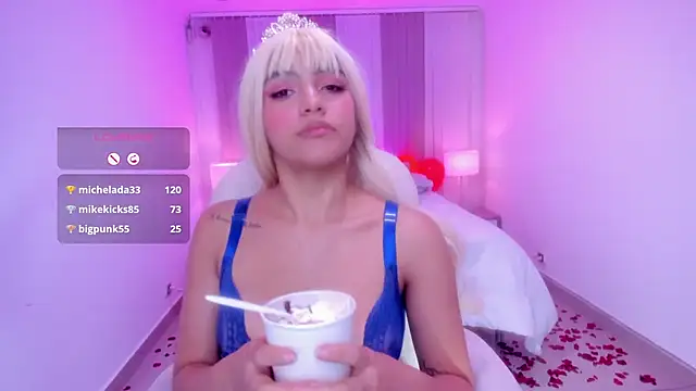 Snapshot of anahi_curlie1 chatting on 02.15.25 anahi curlie1 online show from 02.15.25