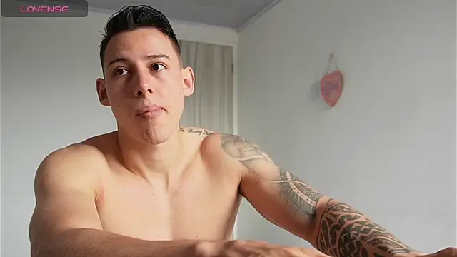 Snapshot of Muscle_King_Cum chatting on 04.18.26 Muscle King Cum online show from 04.18.26