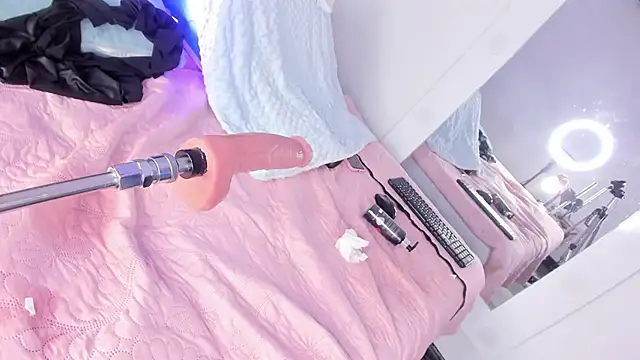 Hilary Smile  online show from 02.01.25