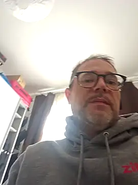 Snapshot of BananasNCream chatting on 09.25.25 BananasNCream online show from 09.25.25